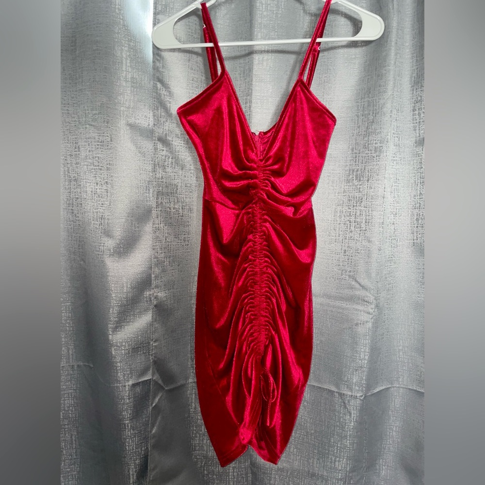 A Size small red fancy/above knee dress with zipper on back❤️‍🔥